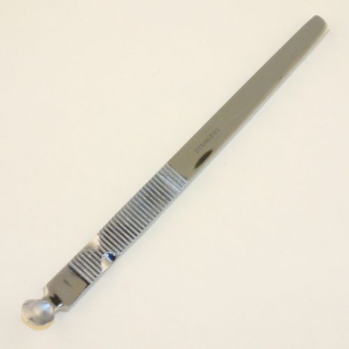Cuticle Pusher with cupped head